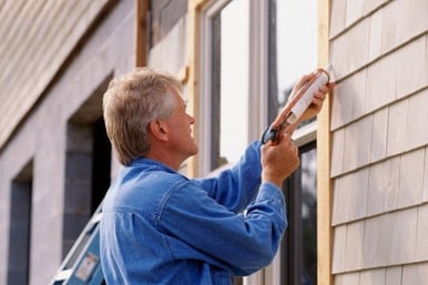 man_caulking_window