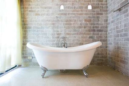 clawfoot soaking tub