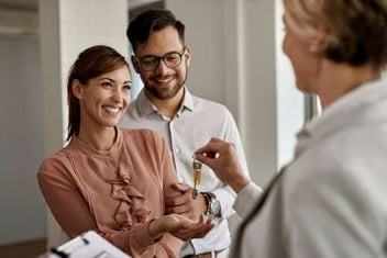 couple buying home with realtor