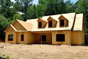 custom home under construction_685166422